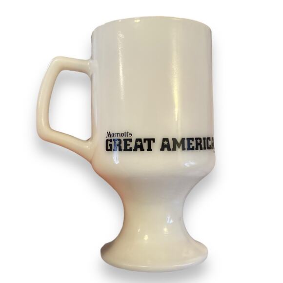 Vintage 1975 White Tweety Bird Mariott Great American Milk Glass Pedestal Mug - Picture 7 of 12